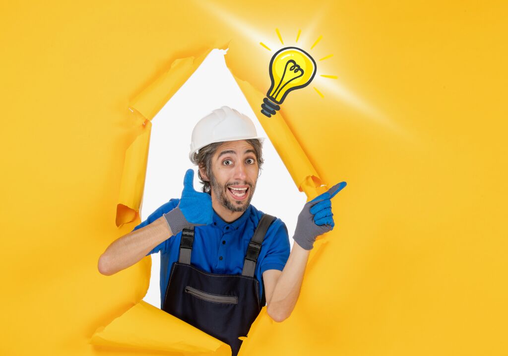 Homem que trabalha com construção tendo ideia